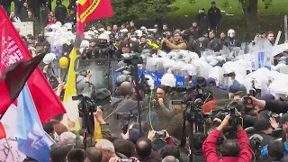 Istanbul police use tear gas to stop May Day protesters reaching Taksim Square