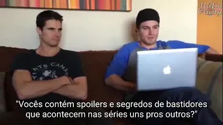 Stephen Amell tell some spoilers to Robbie's mom