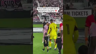 Lionel Messi walks out with David Beckham’s daughter 💗