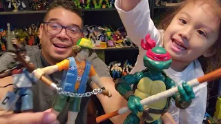 TMNT/Stranger Things 2pack figure unboxing Playmates. Scarlett's Toy Show