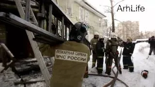 Двухэтажный жилой дом сгорел в Архангельске