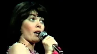 Mireille Mathieu   Le moineau de Paris  Live Copenhague 1973