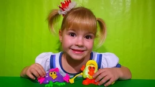 Играем с жвачкой для рук смешные игрушки We are playing with silly putty and make funny toys