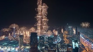 Beautiful Fireworks From Burj Khalifa , Downtown Dubai 2015 New Year's ( سنة جديدة سعيدة 2015 )