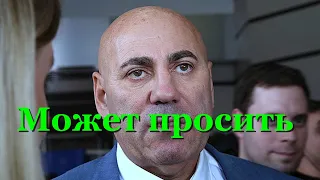 Она может и 100 миллионов просить Иосиф Пригожин публично распек Юрия Лозу изза Лолиты