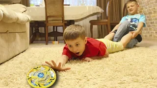 НЕ ПОДЕЛИЛИ BEYBLADE эволюция ! Мальчики опять поругались? Видео для детей for kids children