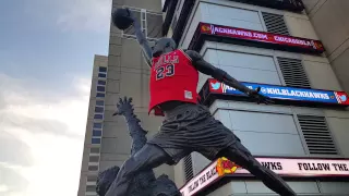 Michael Jordan statue at United Center