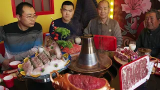 【食味阿远】阿远带老爸去吃铜锅涮肉，手切滩羊肉、肥牛涮个够，这顿吃得痛快 | Shi Wei A Yuan