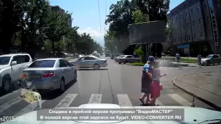 девочка пешеход показала палец