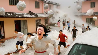 Huge rocks from the sky break the roofs of hundreds of houses! Storm of the Century in China