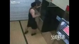 This drunk Chinese guy punching an ATM is a hero to anyone who ever hated their bank