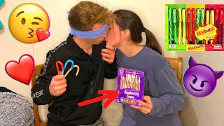 CANDY CANE KISSING CHALLENGE WITH MY GIRLFRIEND!!