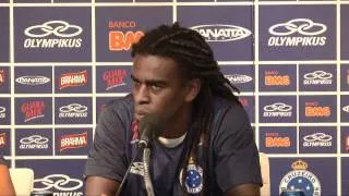 Entrevista coletiva com os jogadores Tinga e Mateus - 02/07/12