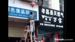 Trapped toddler rescued from balcony in China