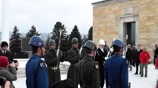 Ataturk Mausoleum Change of Guards | 2bearbear.com