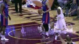 Omri Casspi no-look flip shot vs. Pistons (Mar 28, 2012)