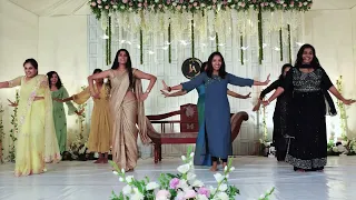 Kerala wedding dance welcoming bride & groom | Navrai Majhi & London Thumakda