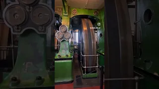 Kempton steam Muesum in full steam, triple expansion engine coming to life.