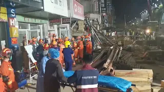 GLOBALink | 53 confirmed dead, 10 rescued in central China building collapse
