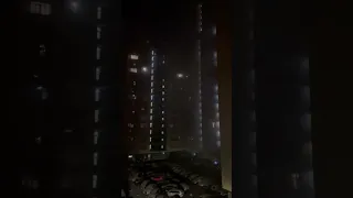 Київ. Уламки ракет, які впали на багатоповерхівку.Відео від КМВА.