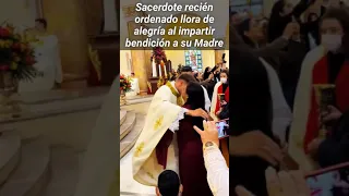 Sacerdote Recién Ordenado LLORA de Alegría al impartir bendición a su MADRE