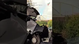 [A46 - Schwerer LKW-Unfall] LKW prallt gg Brückenpfeiler  - Autobahn u. Umland Stunden dicht #Shorts