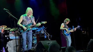 STEVE MORSE BAND Performs RISING POWER Shredding Both Guitar & Bass at Capitol Thtr Clearwater, FL