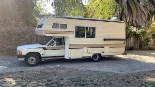 Fully renovated & remodeled 1986 Off-Grid Toyota Dolphin Tour