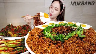 SUB) 매콤한 틈새짜장 x 5 계란후라이 반숙에 파김치 오이김치까지 💚 먹방 SPICY BLACK BEAN NOODLES JJAJANG REAL SOUND ASMR MUKBANG