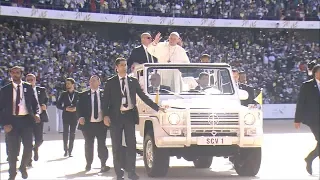 Pope Francis arrives for Abu Dhabi mass