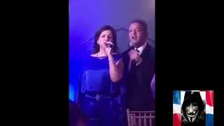 La Vice Presidenta Margarita Cedeno y el ex presidente Leonel Fernandez cantando en un bar