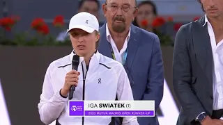 Iga Swiatek loses No Trophy picture with Aryna Sabalenka WTA Tennis Madrid