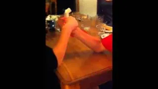 Justin Beiber owned in arm wrestle by mum!!!