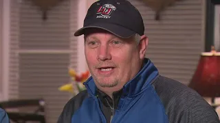 Doctor saves fellow hockey player after heart attack on the ice