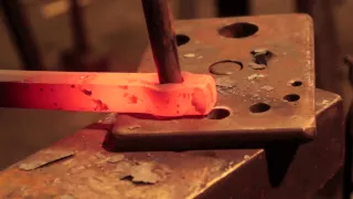 Blacksmithing techniques - How to punch and drift.