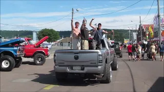 TRUCKS CRUISING THE GROUNDS AT THE 3 DAY EVENT/2022 BLOOMSBURG 4X4 JAMBOREE