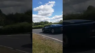 Jaguar XJ220 driveby