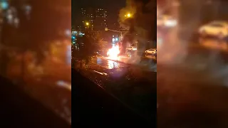 В Волгограде за две минуты дотла сгорела иномарка на перекрестке