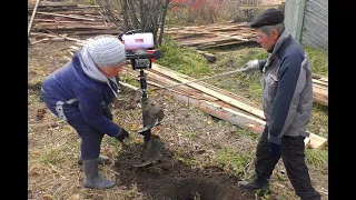 Приехал брат! Навел шороху в деревне! Как одной рукой забор построить (Woman making a fence)