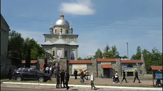 У віруючих УПЦ в Дрогобичі відібрали храм. Вони мужньо відстоюють свої права