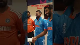 PM Modi embraces Mohammad Shami and encourages him and Team India after the CWC 2023 Final Loss #icw