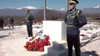 Homazhe në kompleksin memorial në Gllogjan