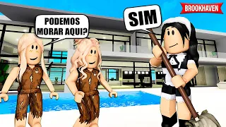 A EMPREGADA LEVOU AS MENINAS DE RUA PRA MORAR ESCONDIDAS NA MANSÃO | Historinhas Brookhaven  Roblox