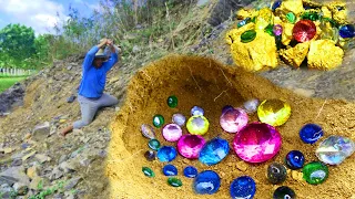 ROCK & ROLL ! Amazing hunter found a lots gems-pearls- gold under stone at foot of the mountain