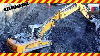 Liebherr R 926 m. Verstellausleger, Synergiepark Allianz, Stuttgart, 24.11.2021.