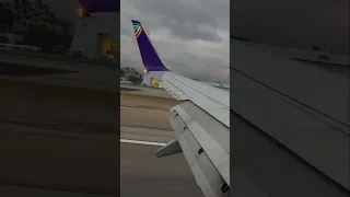 Stay FOCUSED! Rough 737 Landing Causes Camera To Lose Focus!