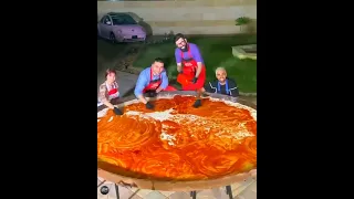 दुनिया का सबसे बड़ा पिज्जा |world biggest pizza| @CznBurak #shorts #youtubeshorts