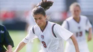 How Did Mia Hamm Inspire Women to Play Sports?