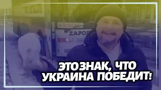Священнику, эвакуирующему людей из Харькова, на руку сел белый голубь