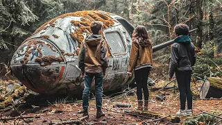 Teenagers Find A Crashed Spaceship But They Regret It Instantly